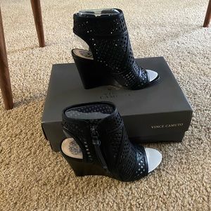 Vince Camuto black wedge heels